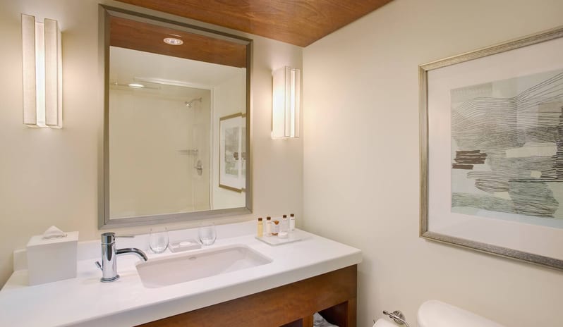 Casa Marina - Guest Bathroom
